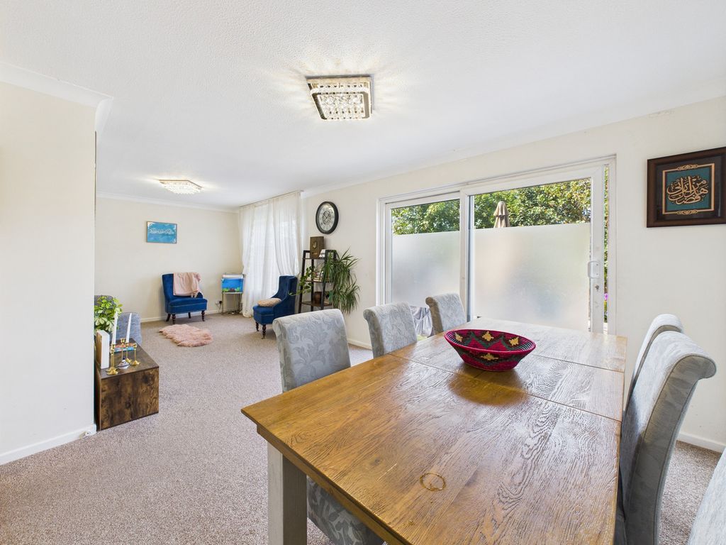 Property photo 2 of 25