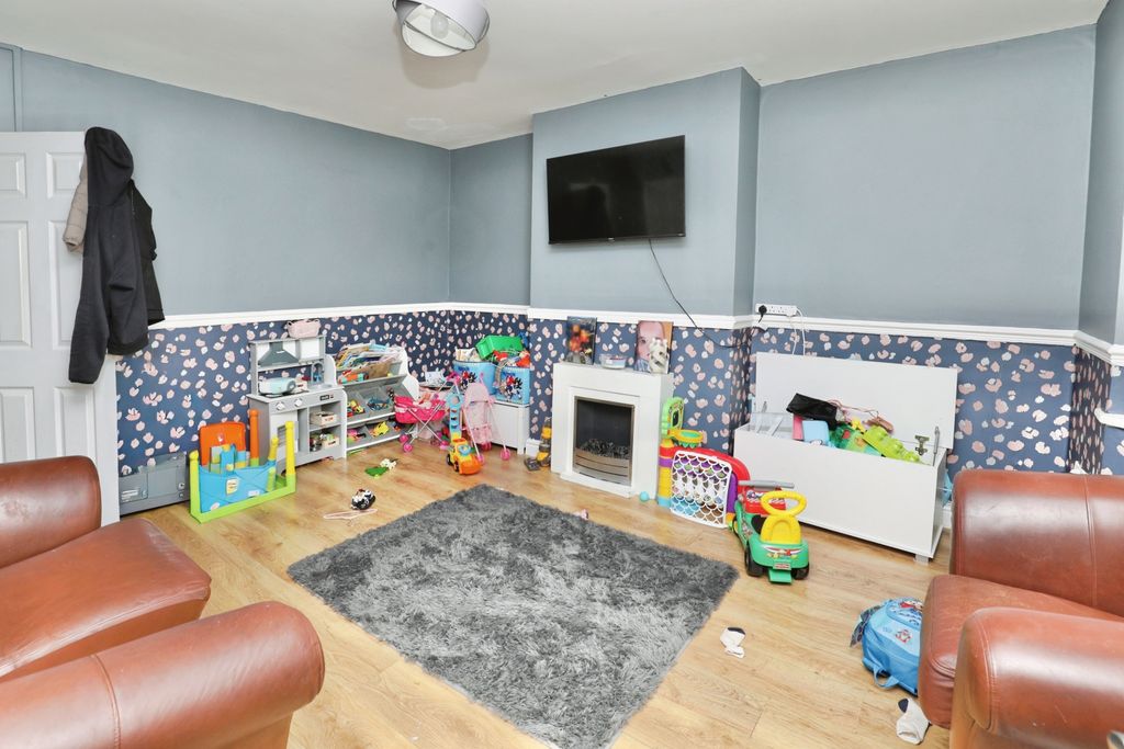 Property photo 2 of 15