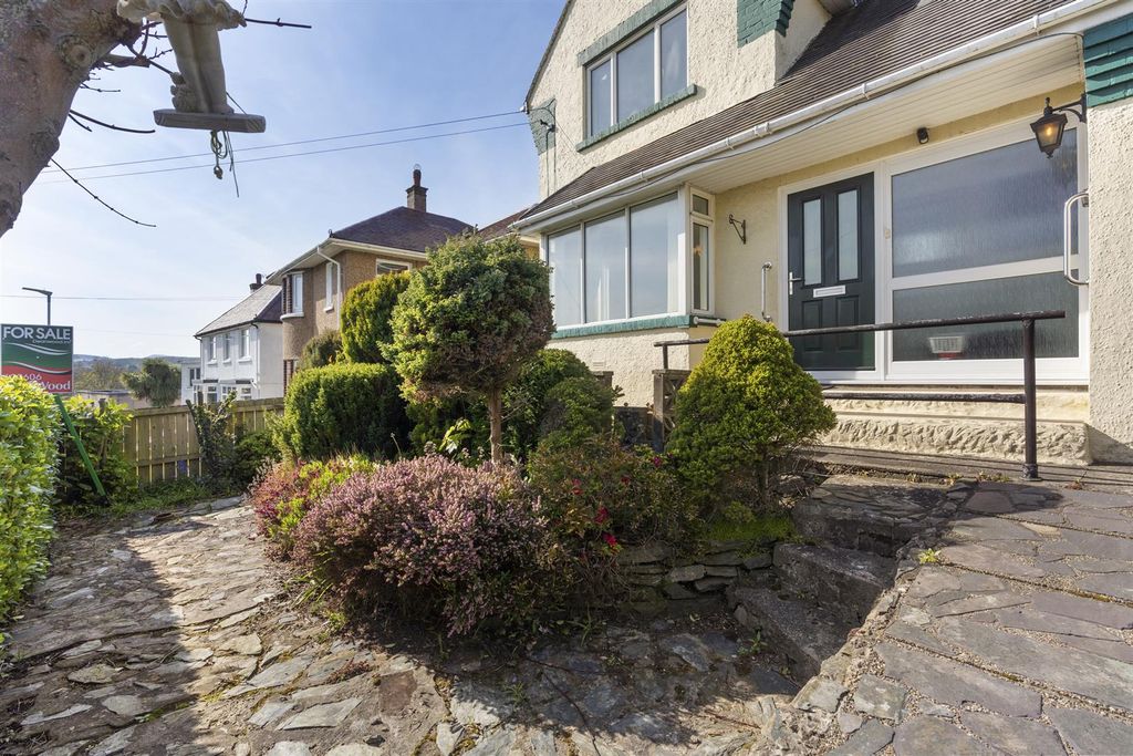 Property photo 3 of 32 3.Jpg