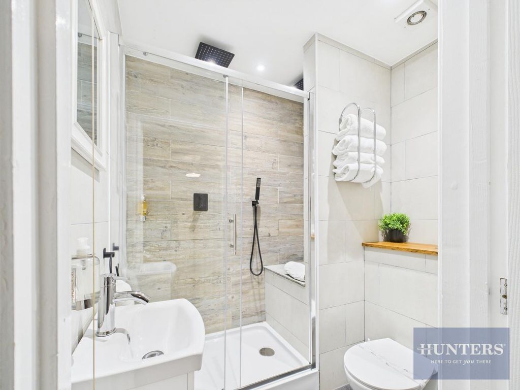 Property photo 2 of 12 Bathroom