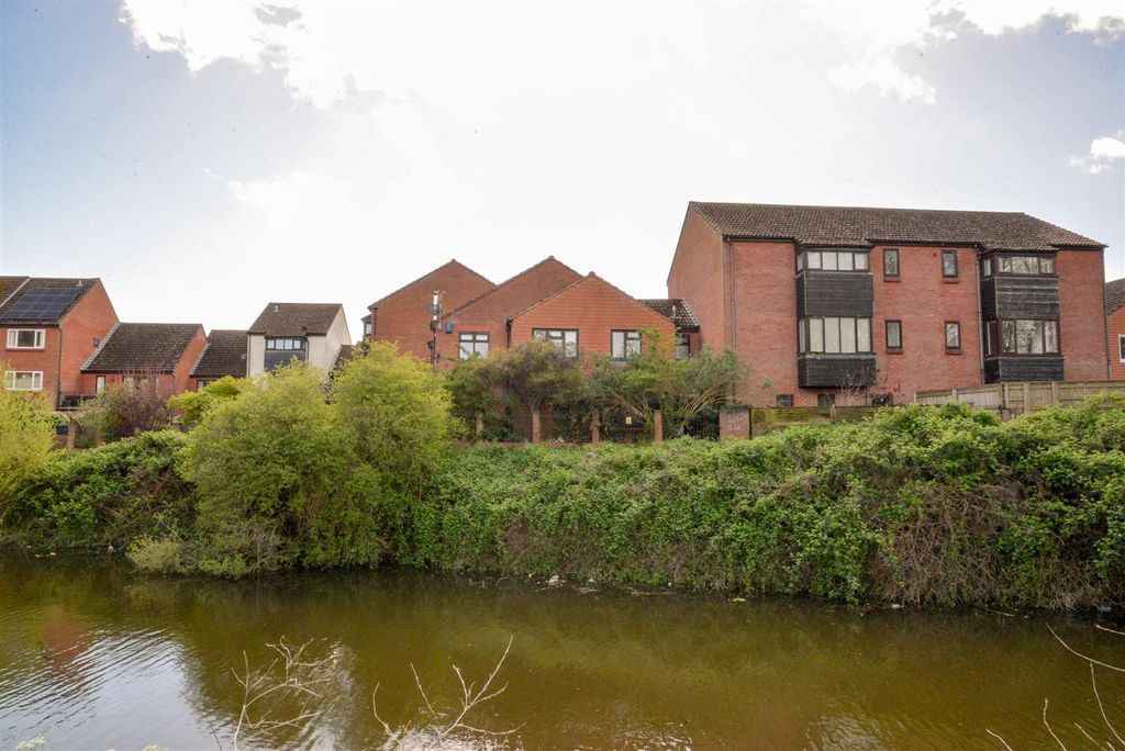 Property photo 1 of 22 Rear External 1.Jpg