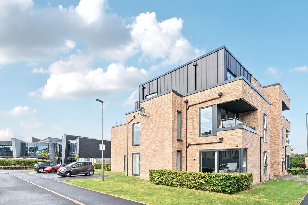 Property photo 1 of 17 1343881-10-68Ad9E5ce50B5.Jpg