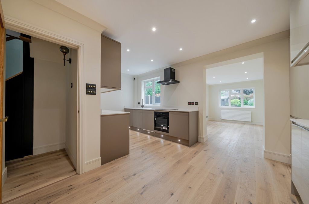 Property photo 2 of 20 1472781-11-6A32A5...