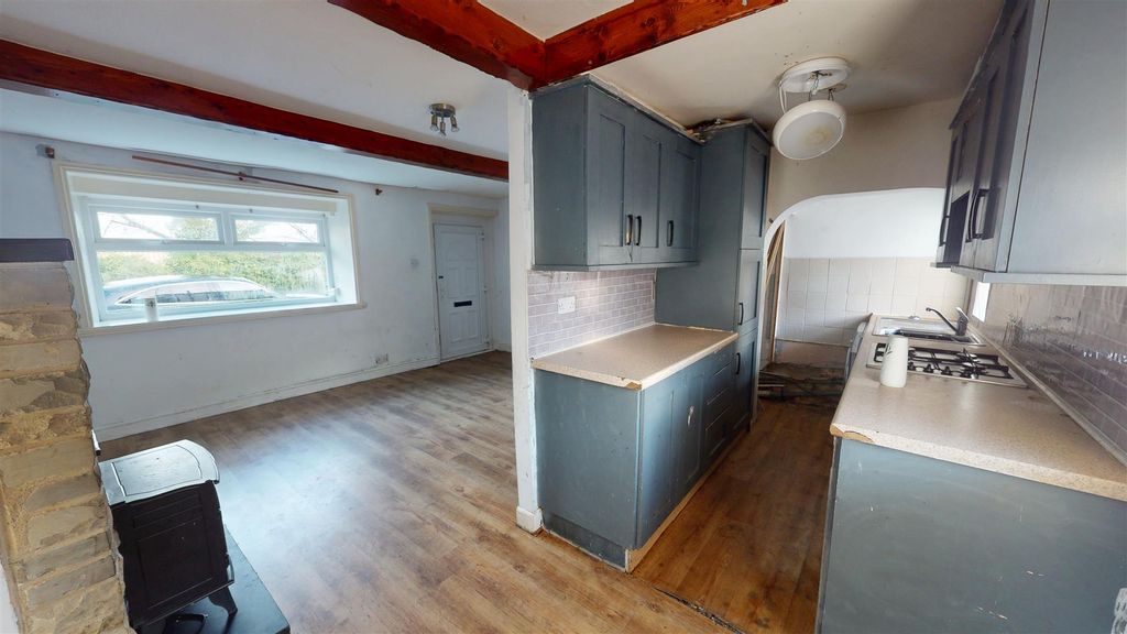 Property photo 2 of 9 Kitchen