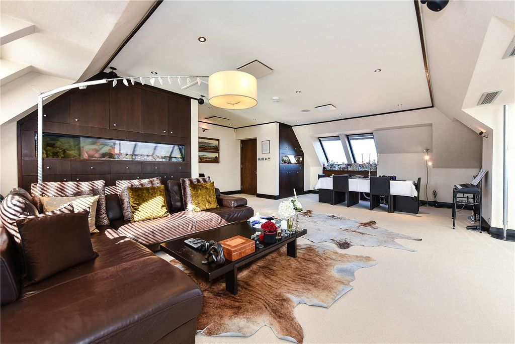 Property photo 2 of 23 Picture No. 18