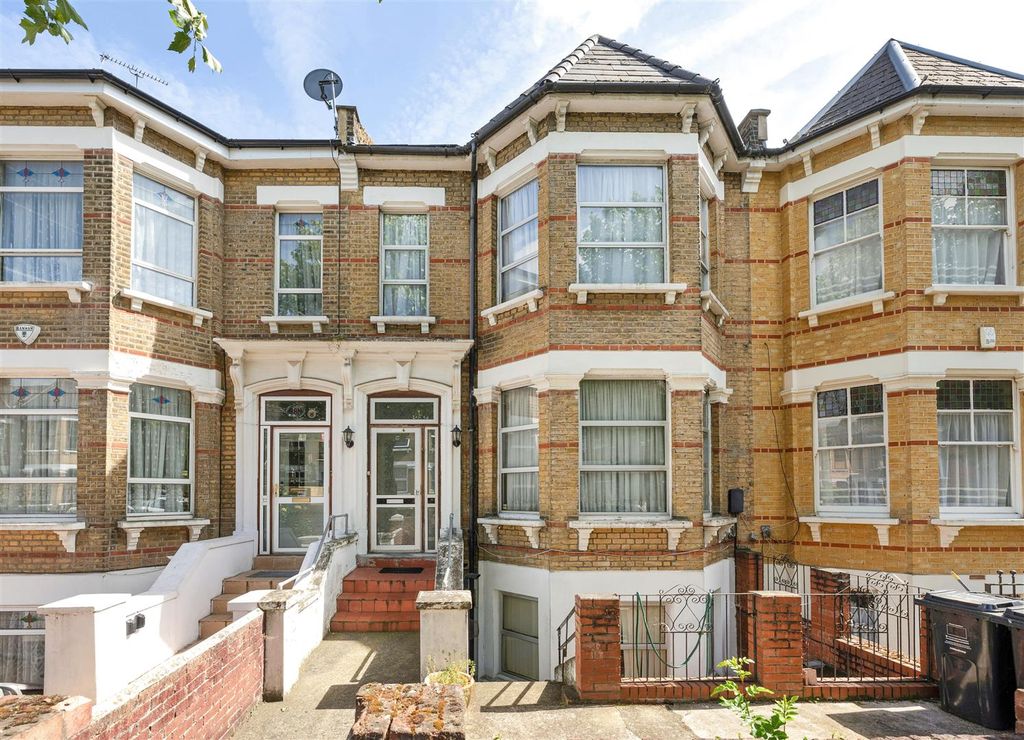 Property photo 1 of 44 Mildenhall Road, E5