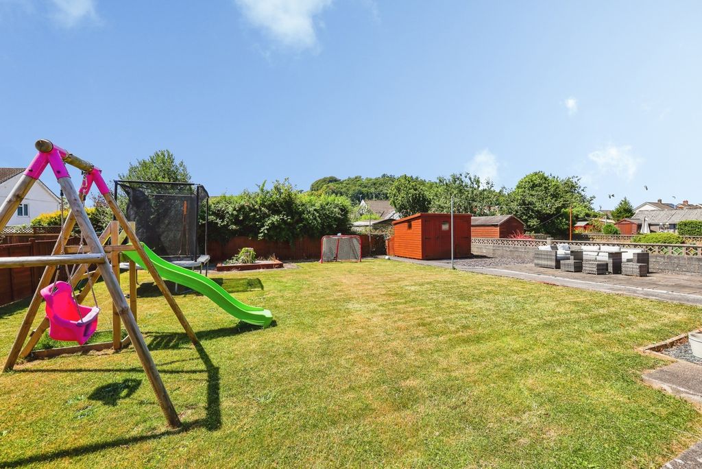 Property photo 2 of 25 Pbox-Img.Jpg