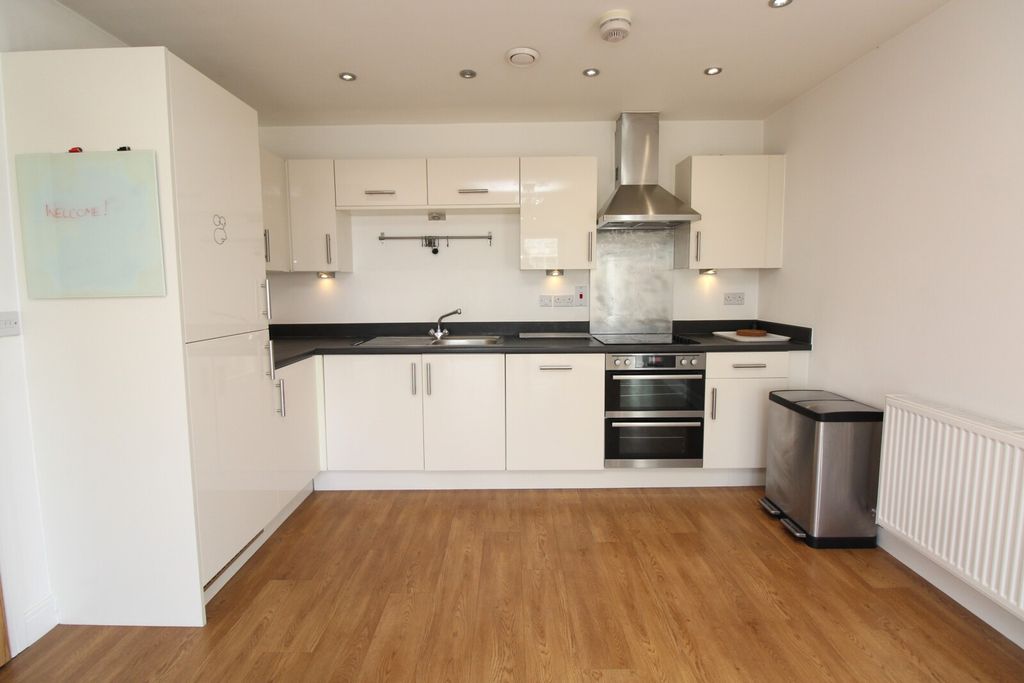 Property photo 3 of 15 Kitchen 2