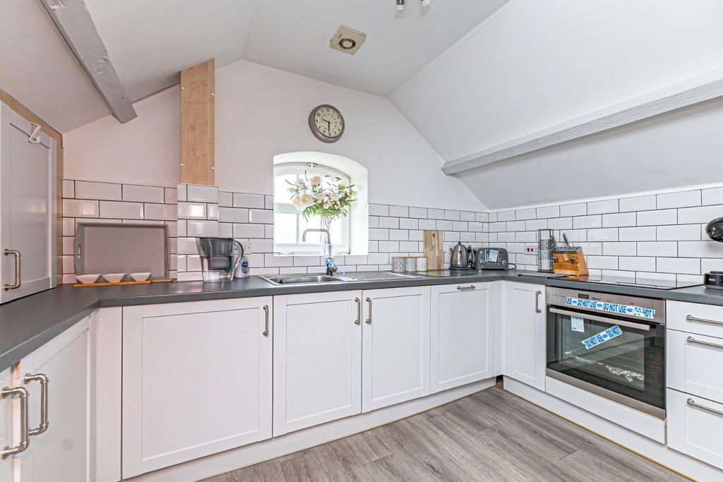 Additional image 6 of 2 bed flat for saleOld Road, Leighton Buzzard LU7