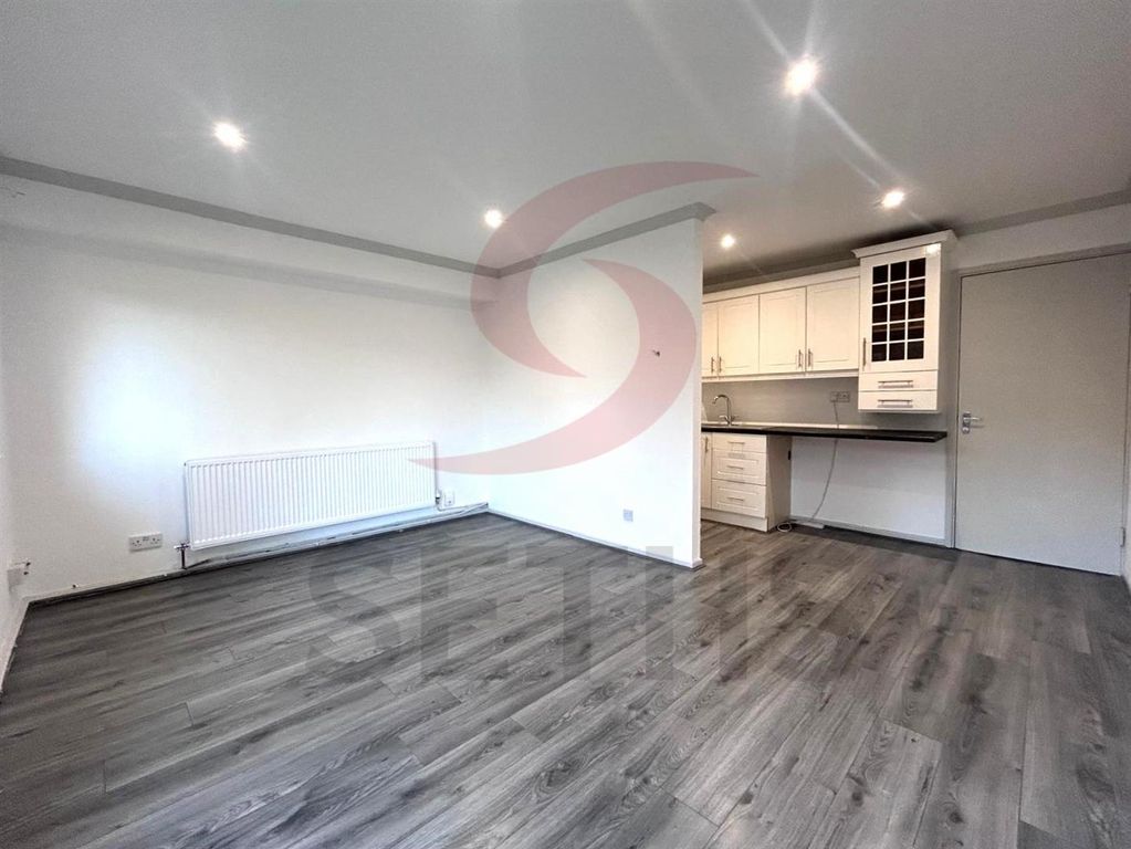 Property photo 3 of 8 Lounge Kitchen