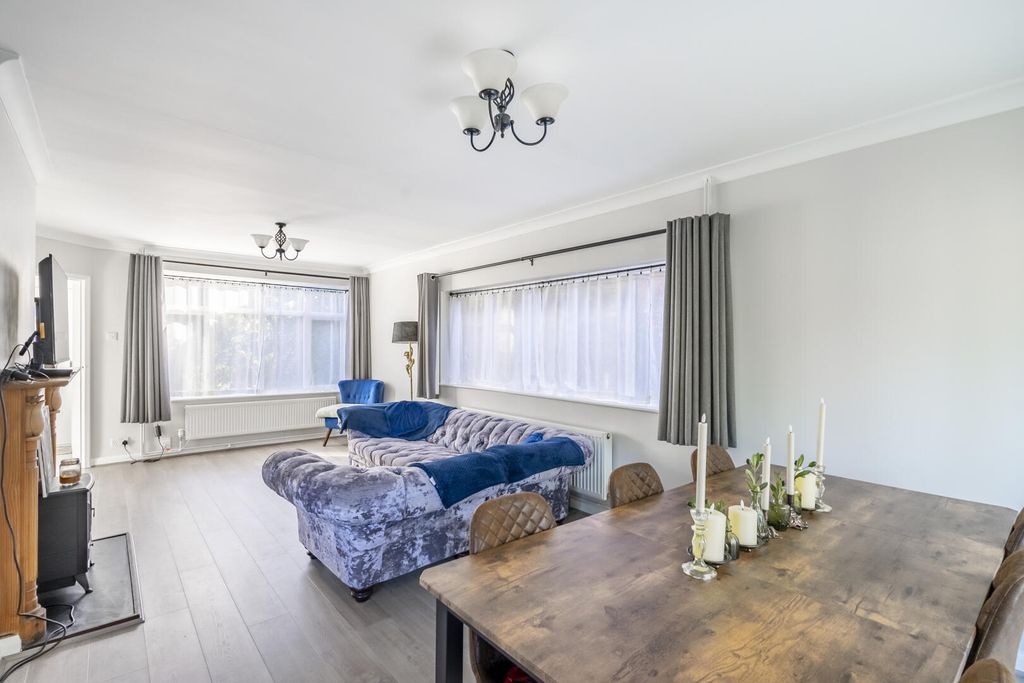 Property photo 3 of 14 Living Room