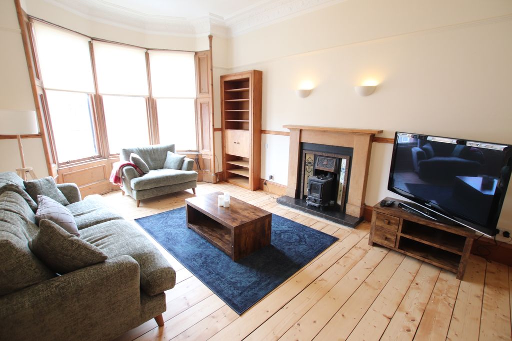 Property photo 3 of 12 Lounge