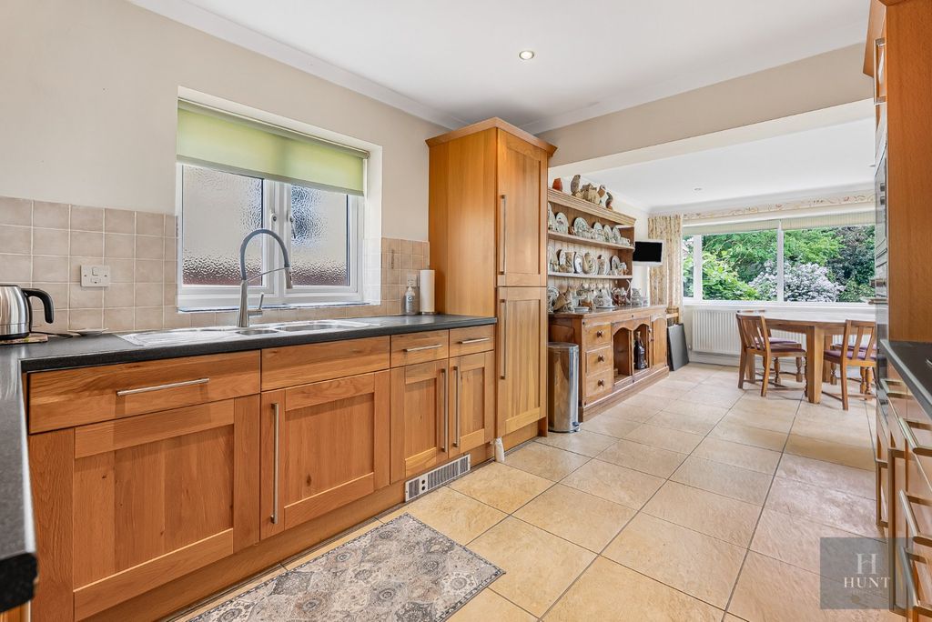 Property photo 3 of 20 Kitchen/Dining