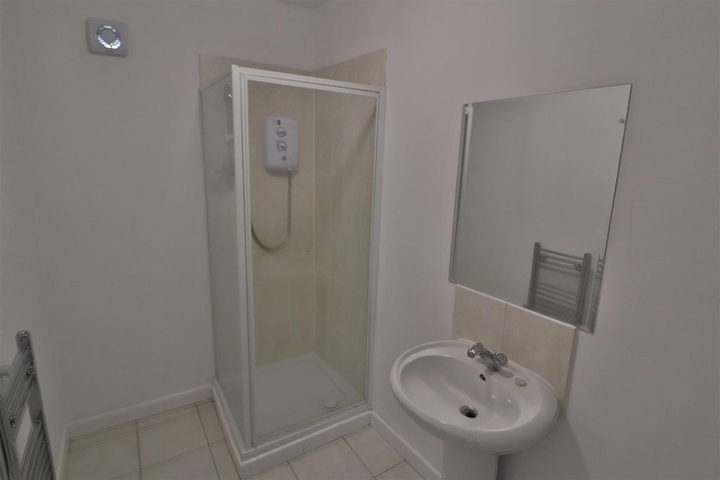 Property photo 2 of 6 Bathroom