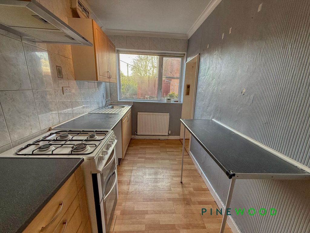 Property photo 3 of 18 Kitchen