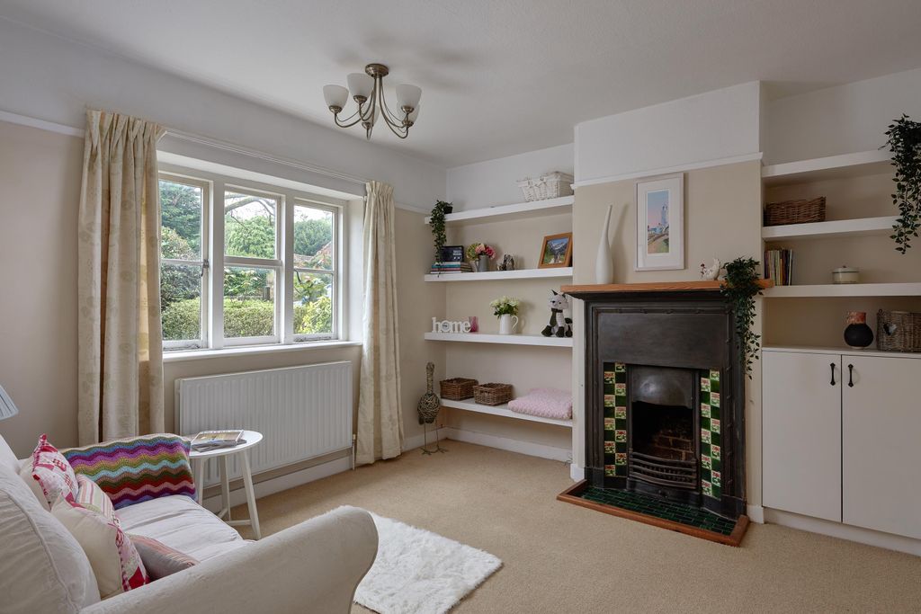 Property photo 3 of 21 Living Room