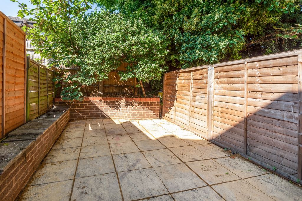Property photo 2 of 12 Garden