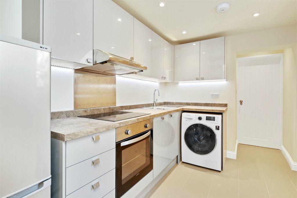 Property photo 1 of 10 1