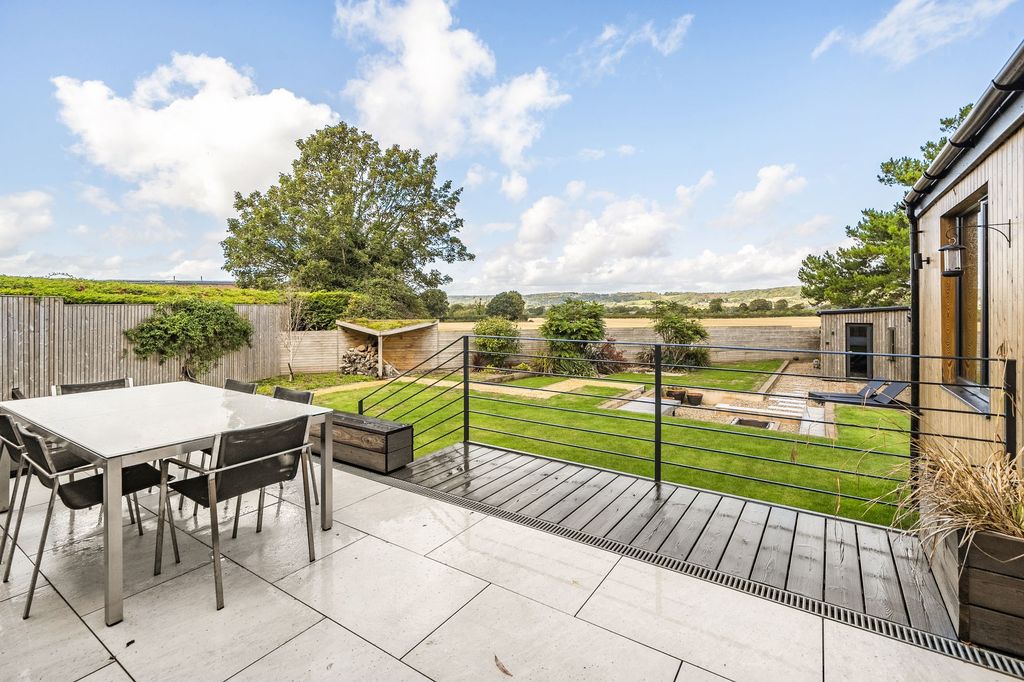 Property photo 1 of 38 Garden