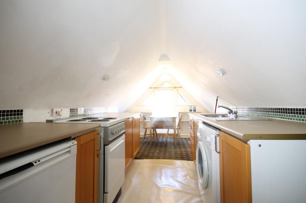 Property photo 3 of 7 Kitchen