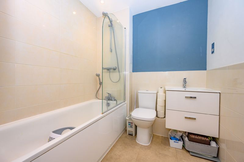 Property photo 3 of 11 Bathroom