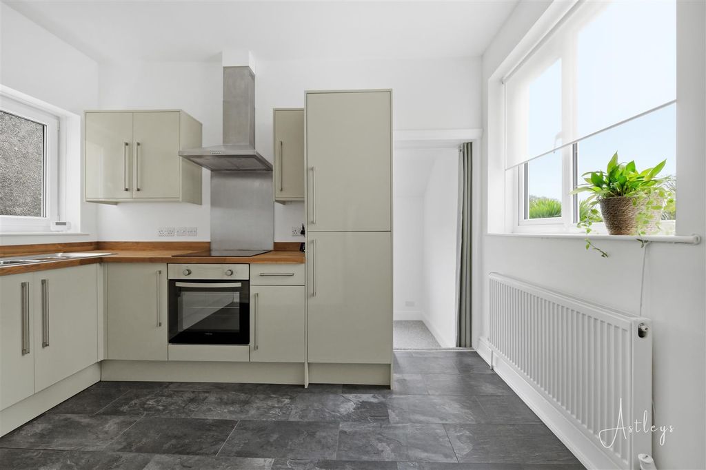 Additional image 7 of 3 bed flat for saleEversley Road, Sketty, Swansea SA2