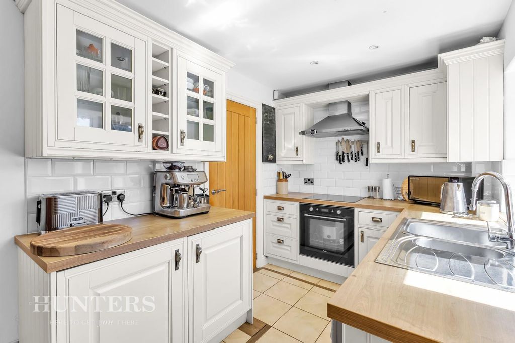 Property photo 3 of 20 Kitchen