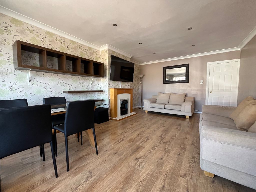 Property photo 2 of 17 5206221