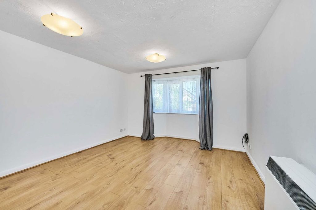 Property photo 2 of 5