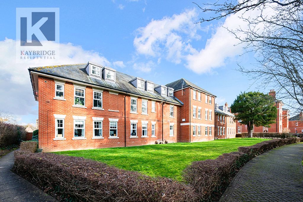 Property photo 2 of 15 Chichester House Queen Alexandras Way, Epsom - Kt19 7Dn