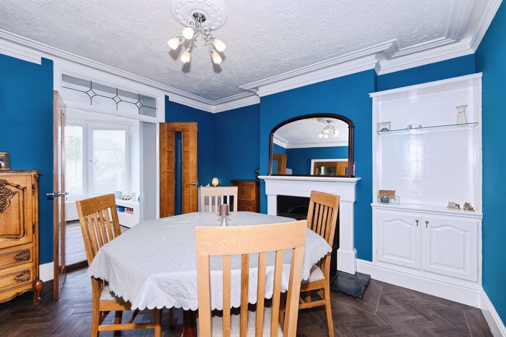 Property photo 3 of 10 Dining Room