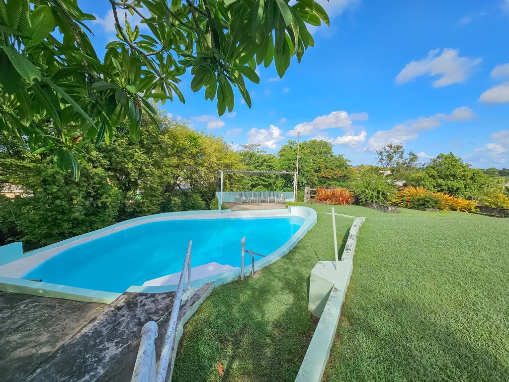 Property photo 2 of 12