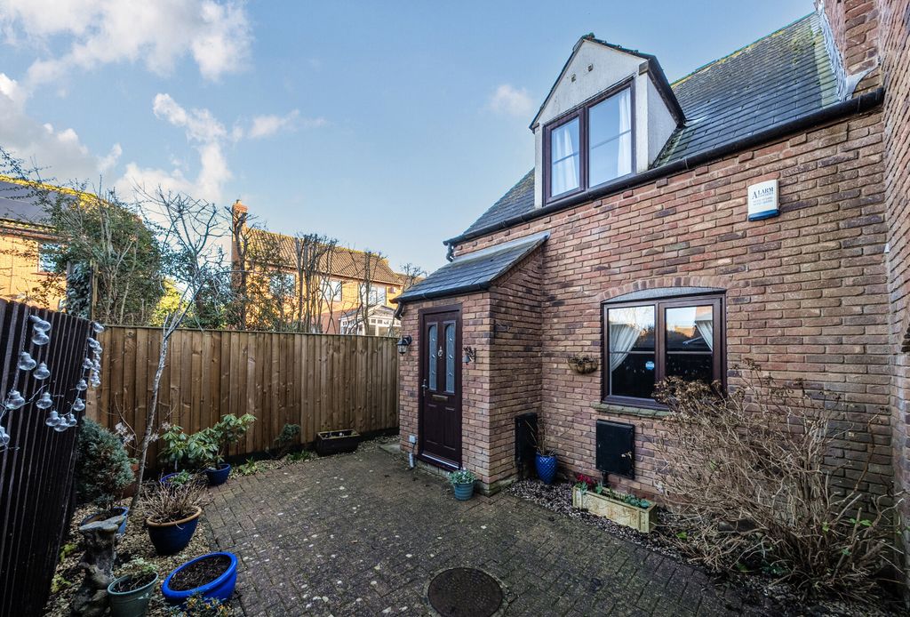 Property photo 1 of 12 1398067-20-696A6A...