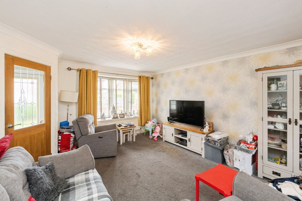 Property photo 3 of 12
