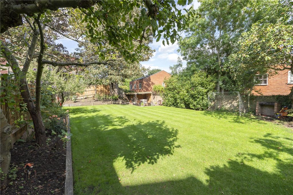 Property photo 1 of 10 Garden