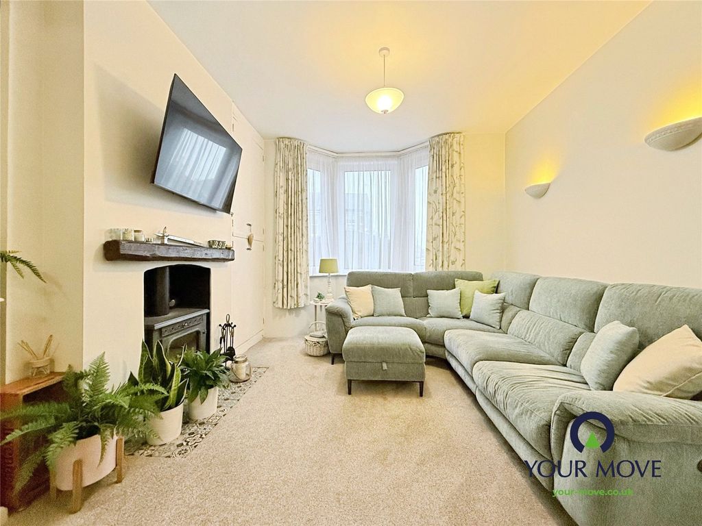 Property photo 2 of 15 Lounge