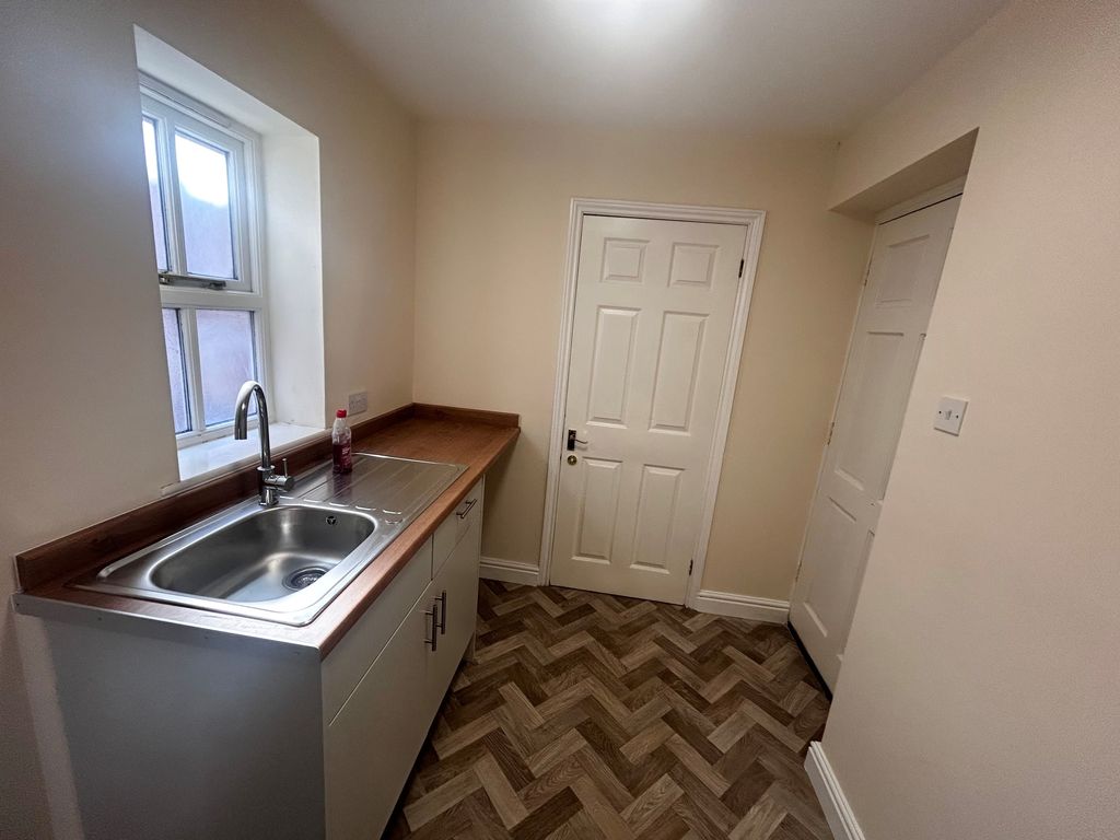 Property photo 3 of 7 Cloakroom/wc