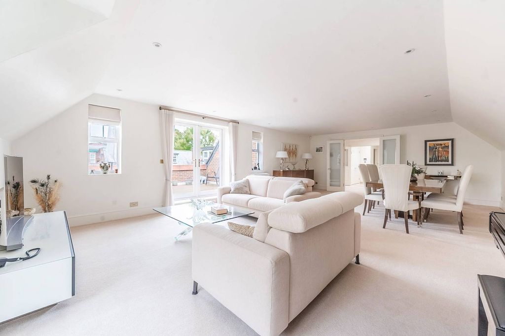 Property photo 2 of 22