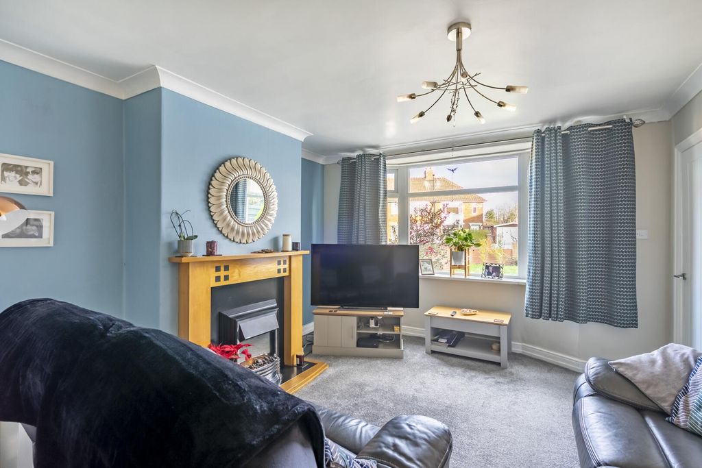 Property photo 2 of 21 Living Room