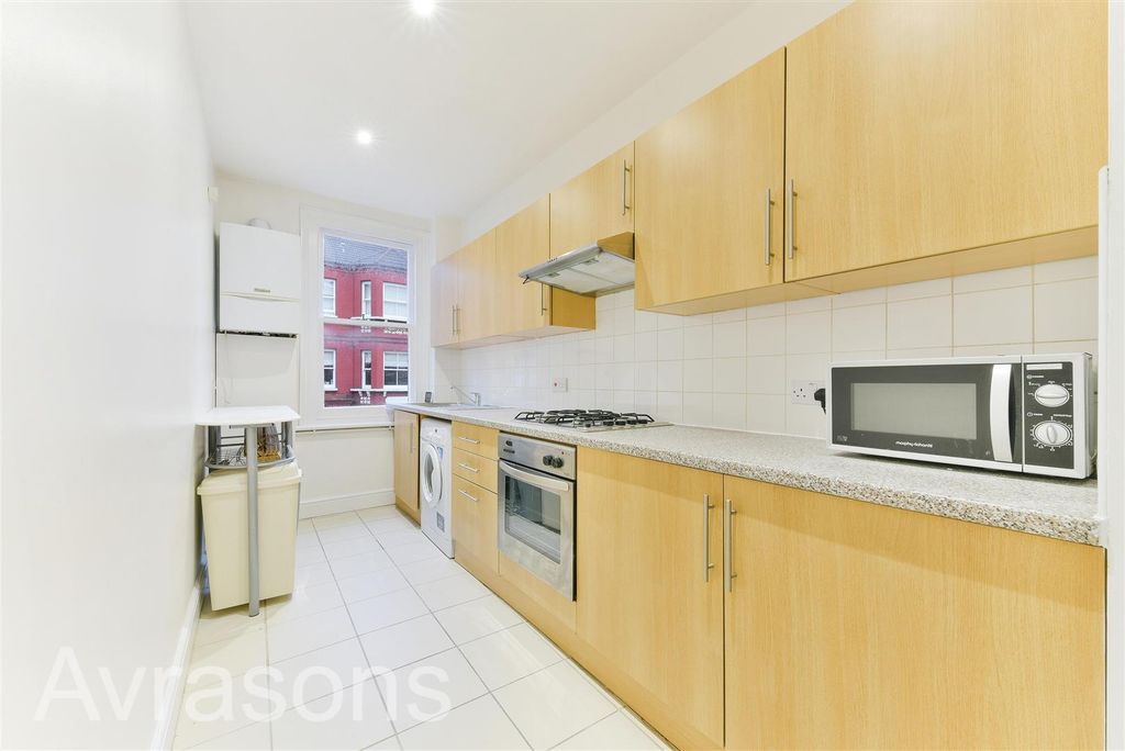 Property photo 3 of 11 Kitchen