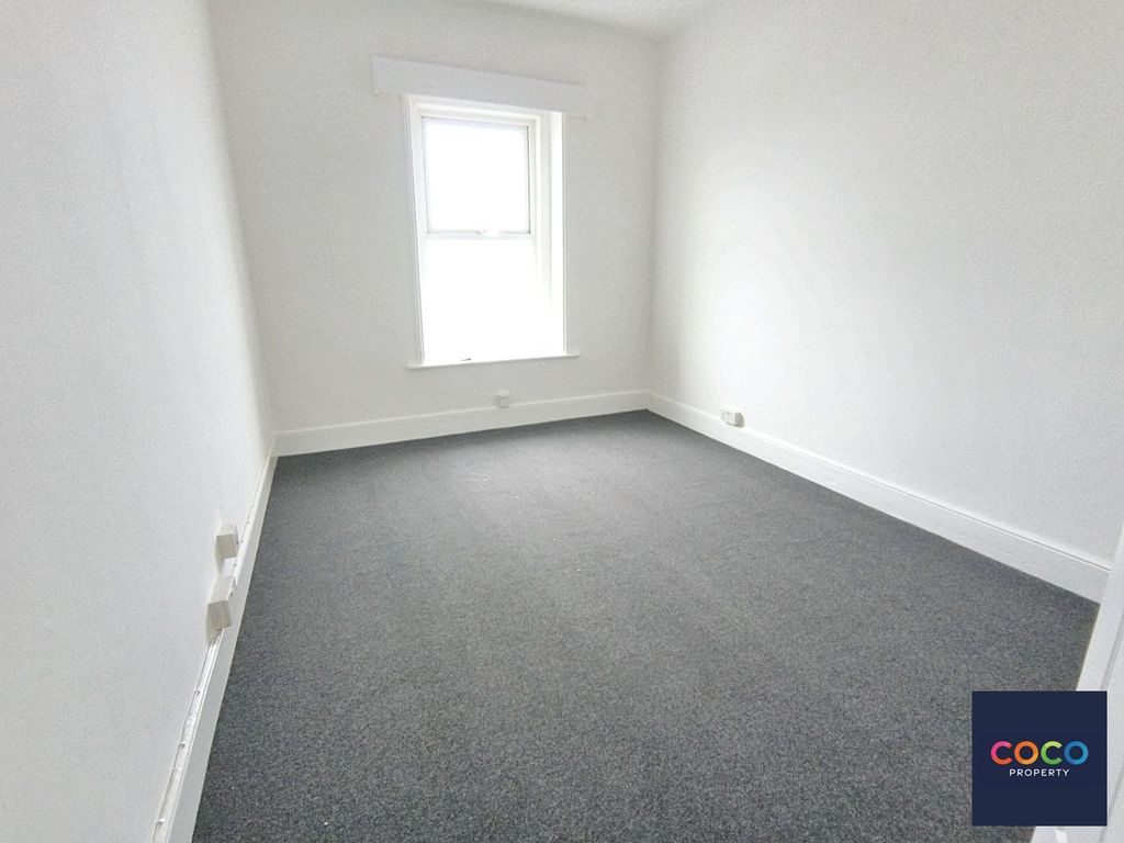 Property photo 2 of 7 Living Area