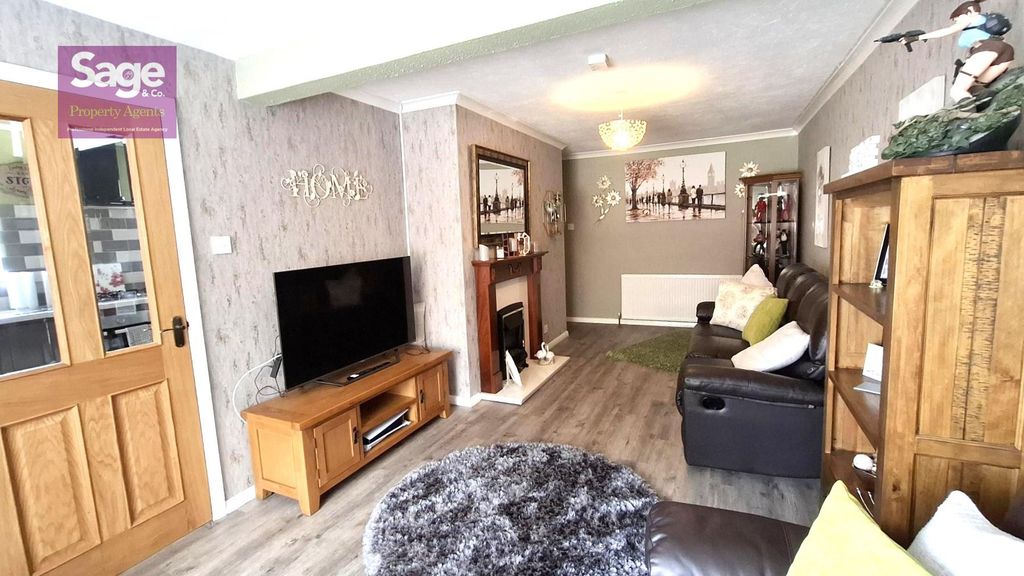 Property photo 2 of 35