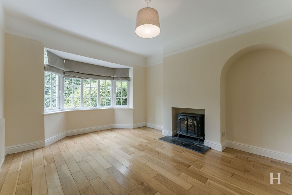 Property photo 3 of 27
