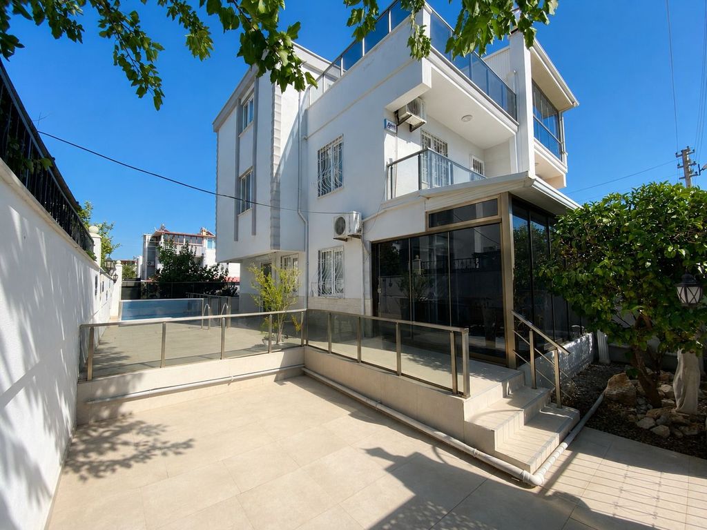 Property photo 3 of 24 Furnished Semi-Detached Villa For Sale In Didim – Parking Driveway