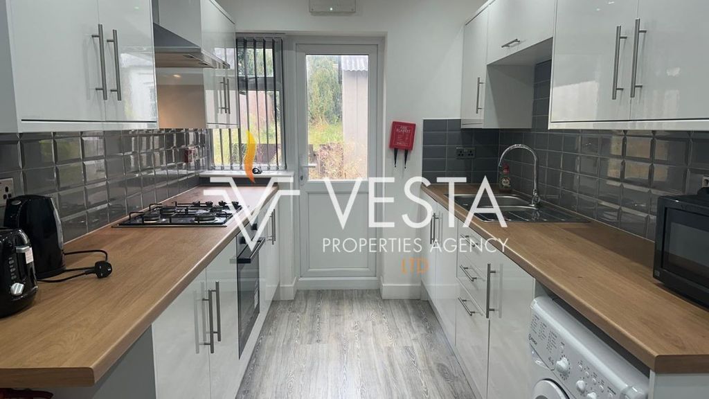 Property photo 2 of 27