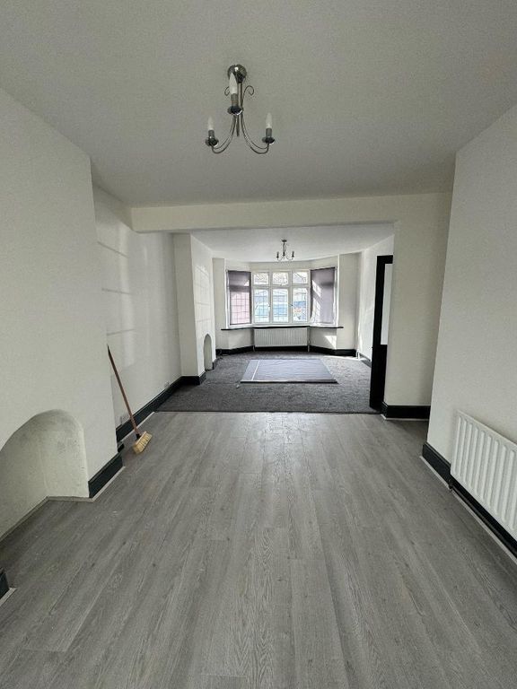 Property photo 3 of 10 Photo 3