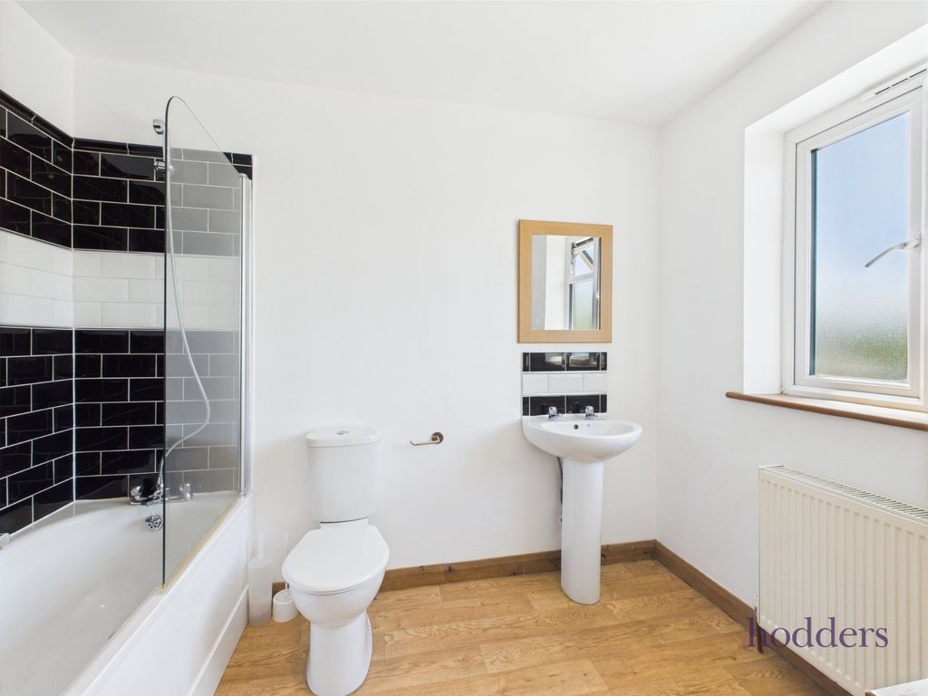 Property photo 3 of 8 Picture No. 16