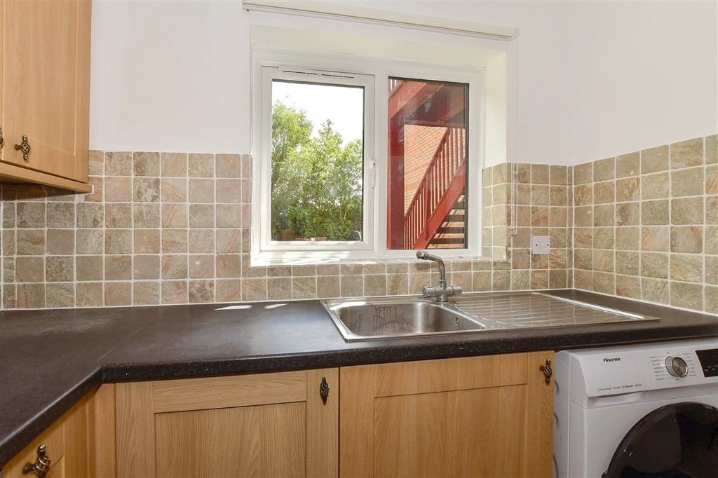 Property photo 3 of 10 Kitchen