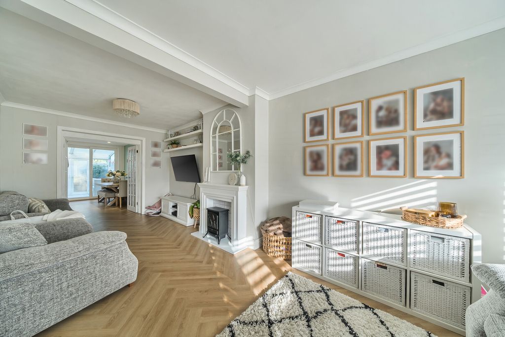 Property photo 3 of 24 1404607-3-6979F61...