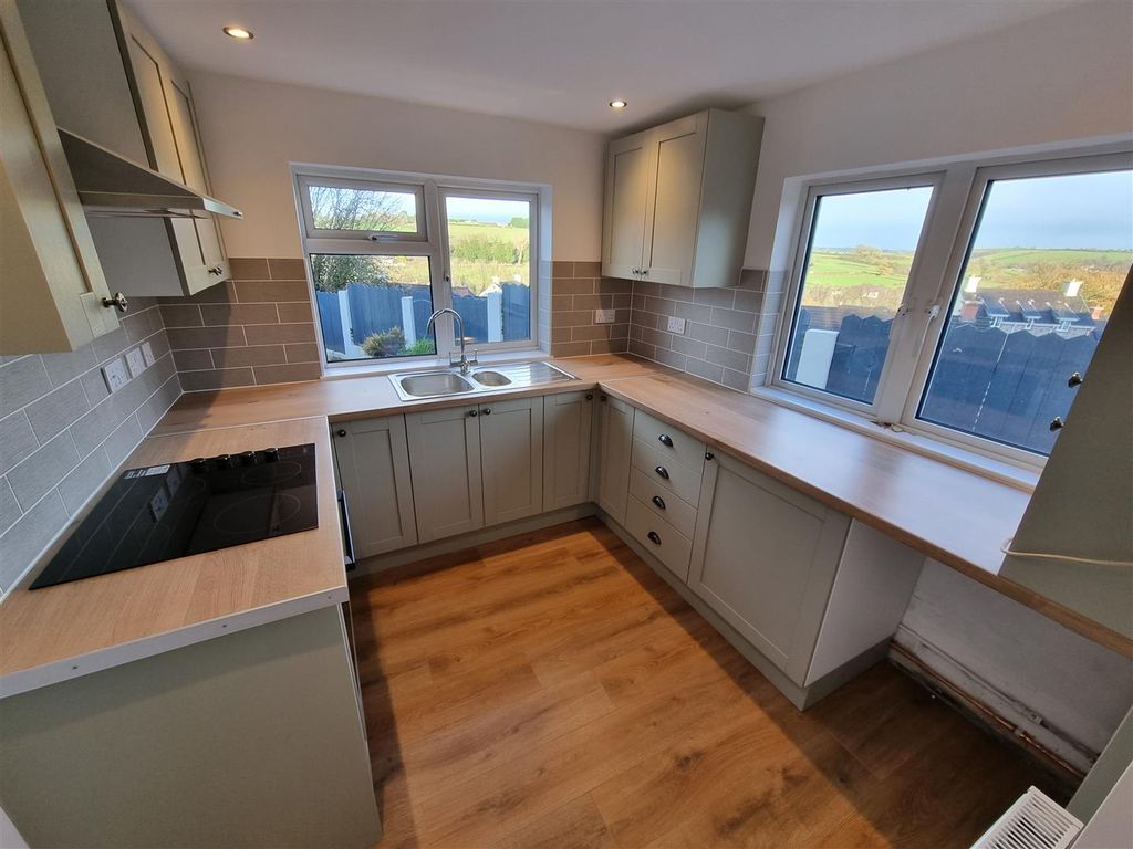 Property photo 3 of 16 Kitchen.Jpg